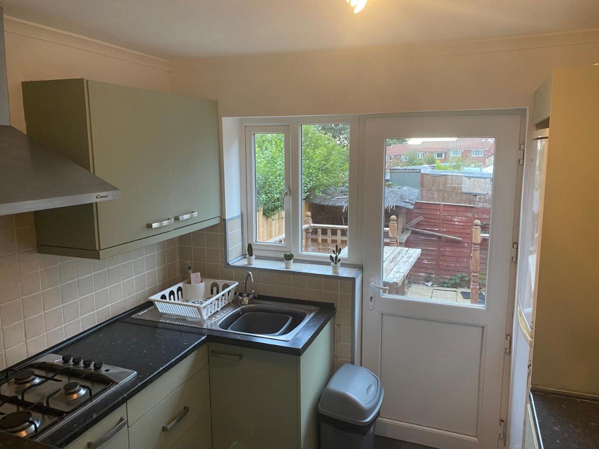 Montrose - Perfect Contractor Stay, Own Driveway, 3 Bedrooms 게이츠헤드 외부 사진
