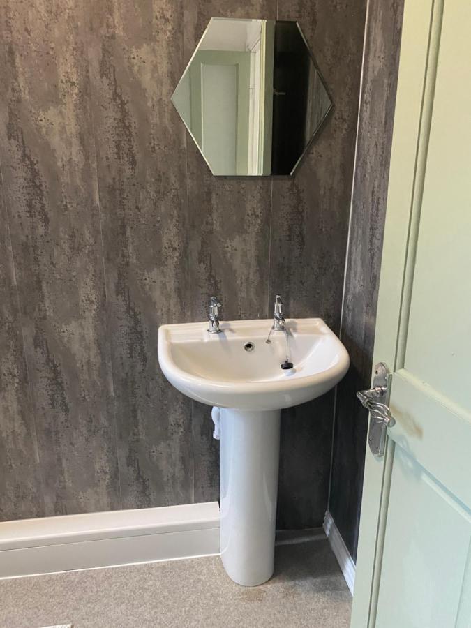 Montrose - Perfect Contractor Stay, Own Driveway, 3 Bedrooms 게이츠헤드 외부 사진
